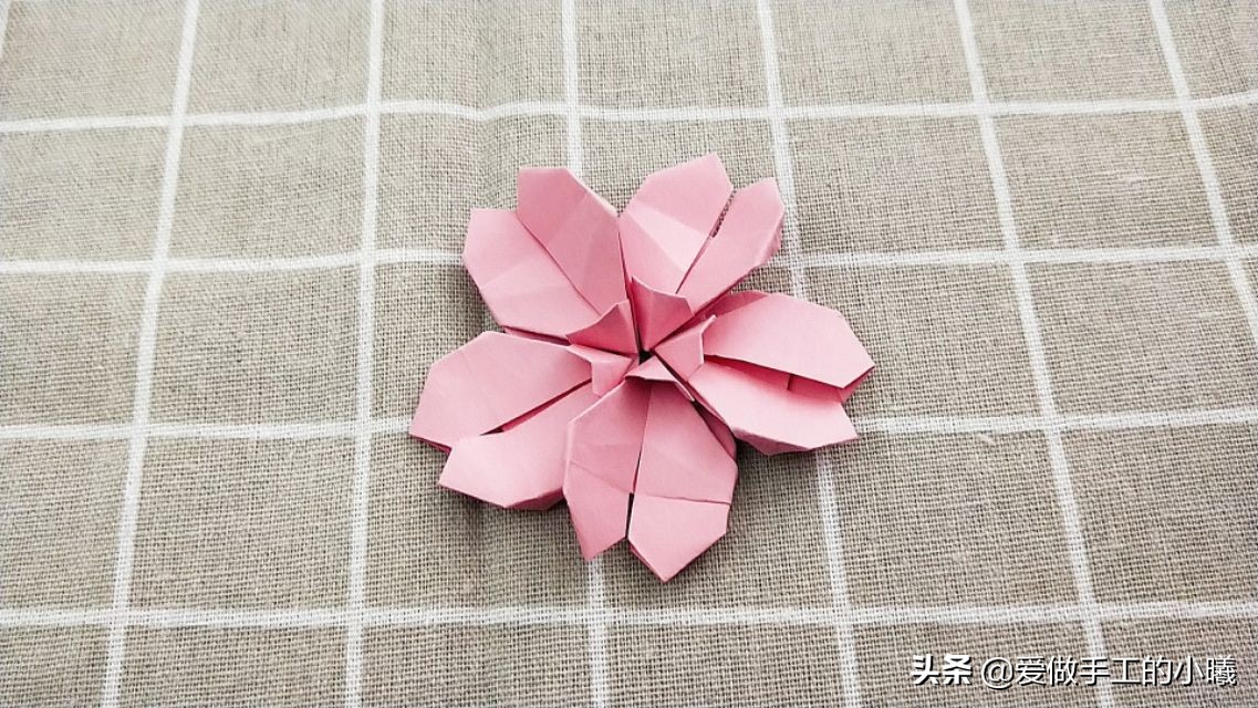 一朵漂亮的樱花 怎么样用彩纸裁剪