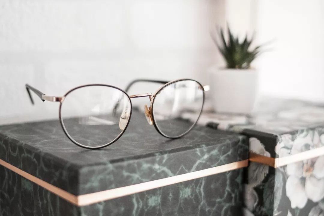 超声波可以清洁眼镜，背后的原理你知道么？
