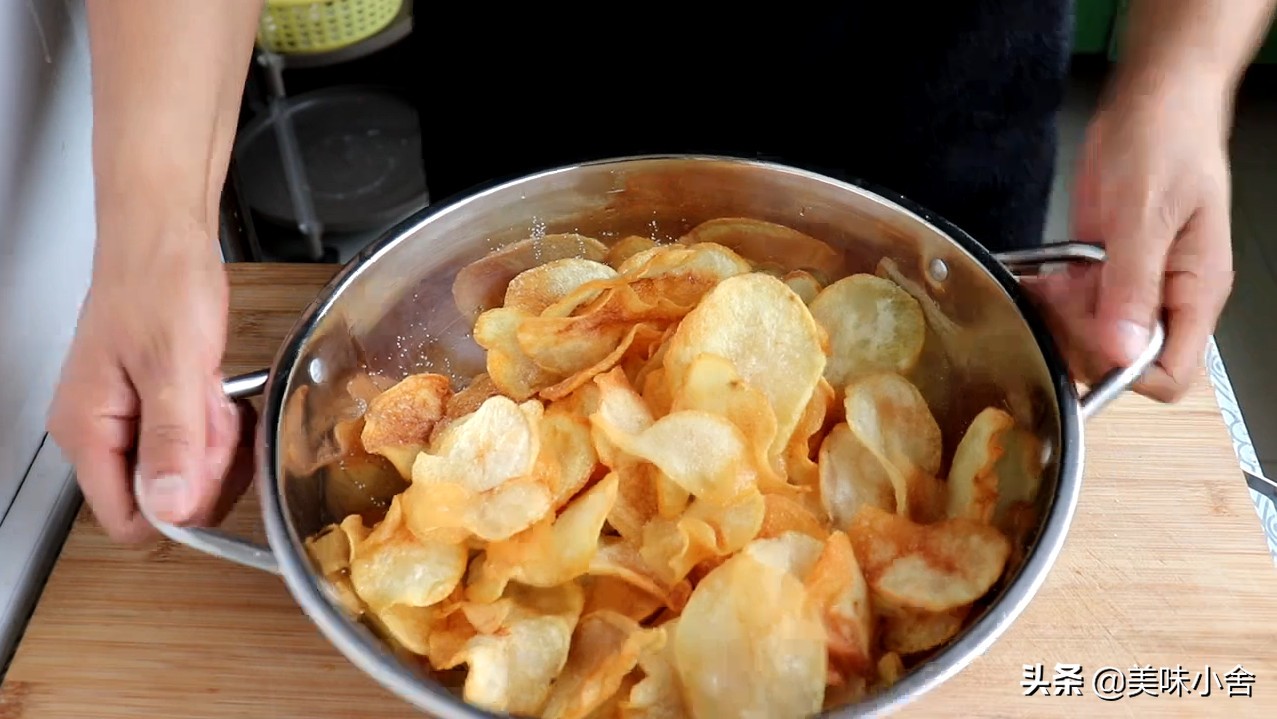 周末在家自制炸薯片，一家人都爱吃