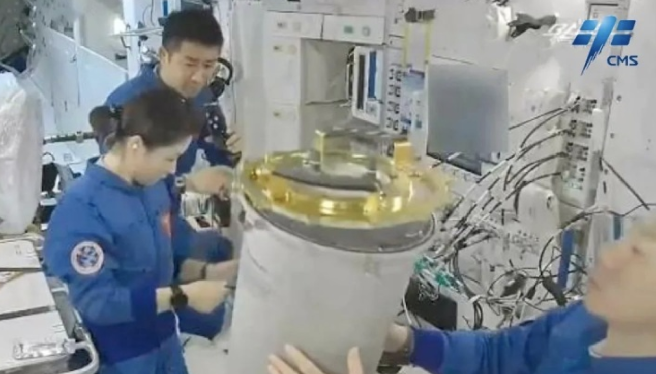 航天员在空间站工作时呼吸的氧气通常从哪来 宇航员在太空的氧气怎么来
