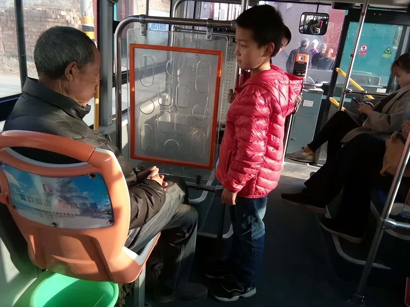 儿童折纸之公共汽车怎样折操作方法
