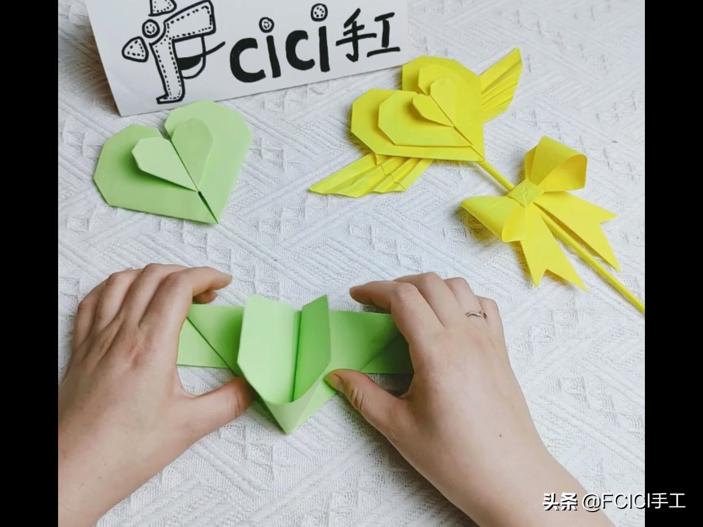 怎么样用纸折连体的双色心形操作方法