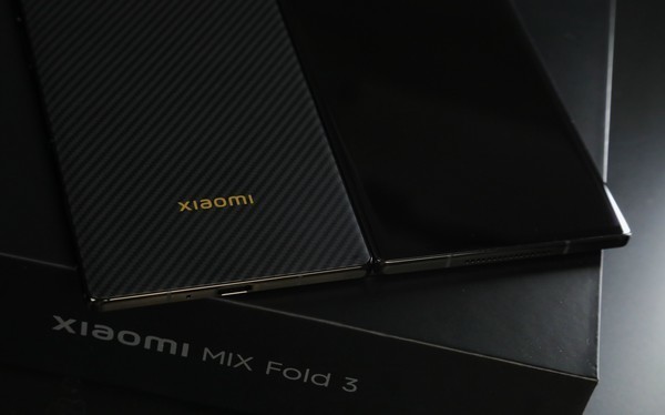 消息称小米新款折叠屏手机下月登场，预计为 MIX Fold 3