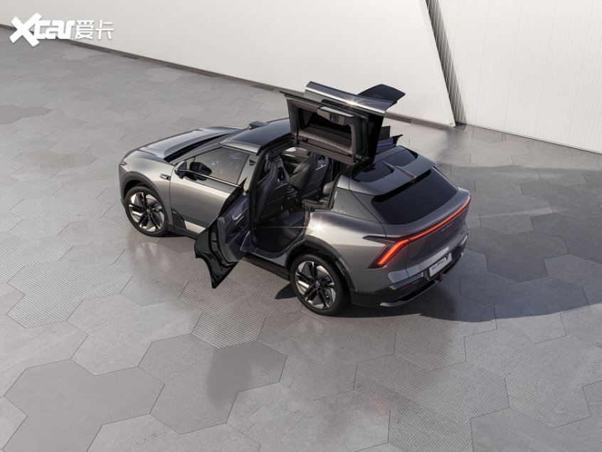 高合第三款新车 HiPhi Y 实车陆续到店，将于 7 月 15 日上市