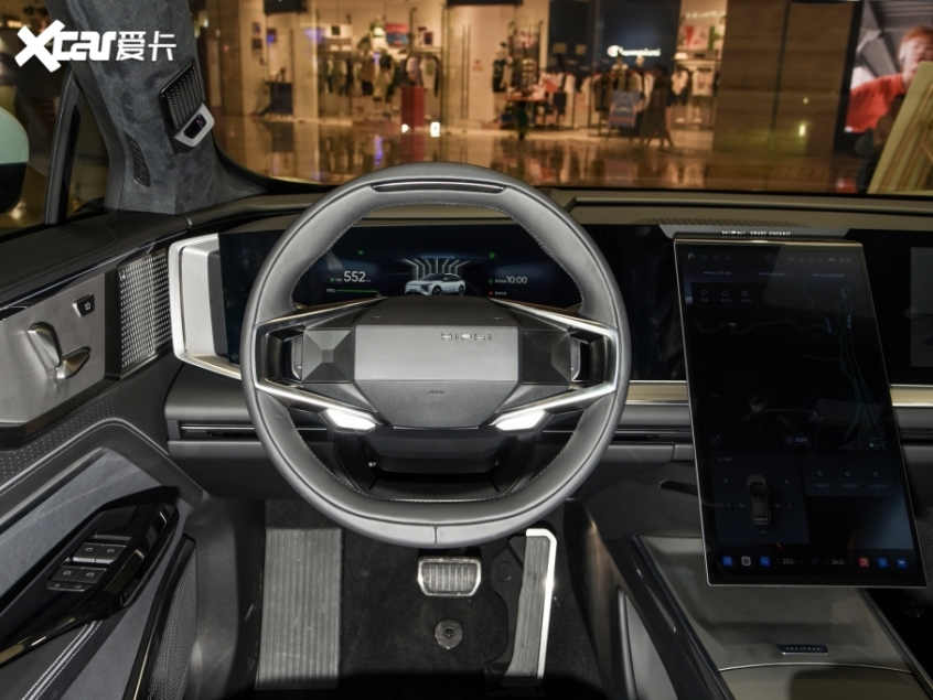 高合第三款新车 HiPhi Y 实车陆续到店，将于 7 月 15 日上市